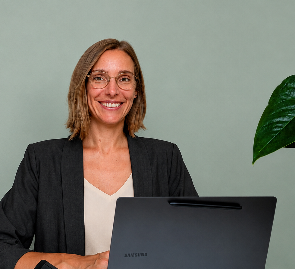Porträt von Dr. Mareike Seelinger in ihrer Praxis in Hamburg